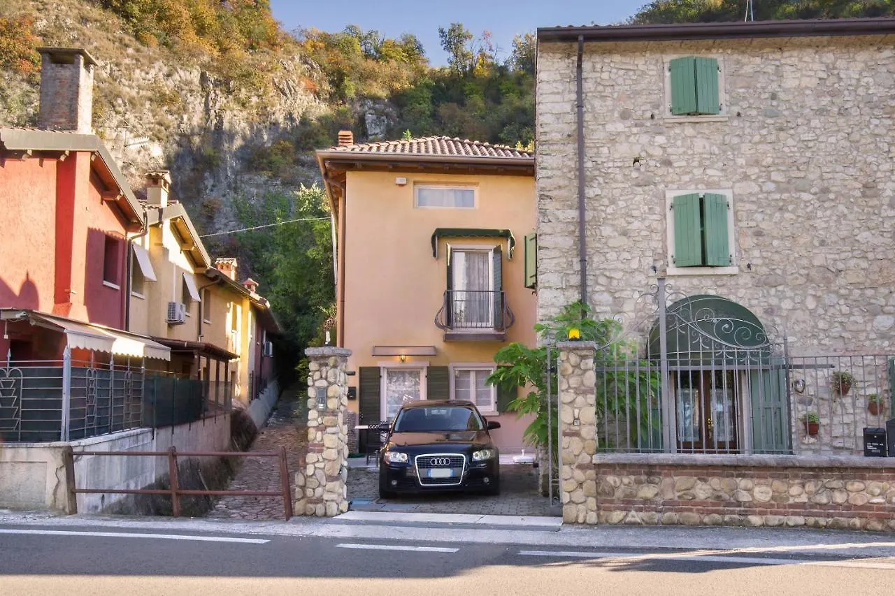 Apartment Casetta Alla Pozza In טורי דל בנקו 0*,  איטליה